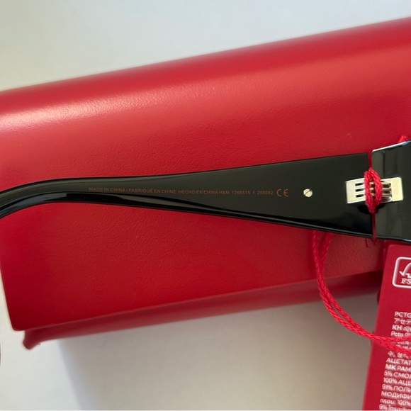 Magda Butrym x H&M Oval Black Sunglasses with Rose Motif. New, never used. - Picture 8 of 15